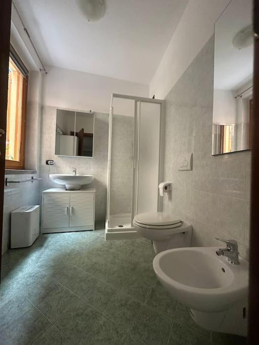 Appartamento A Luino Cavallotti25 Bagian luar foto